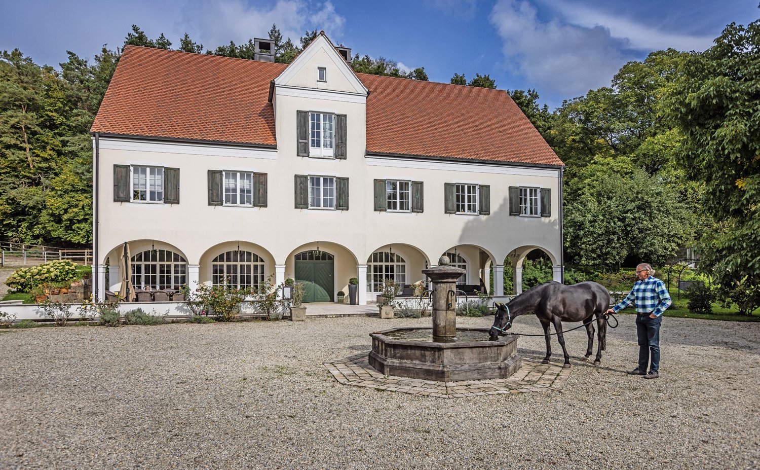 2422 bayern, pfaffenhofen an der ilm, luxus landhaus mit pferdestall zu verkaufen