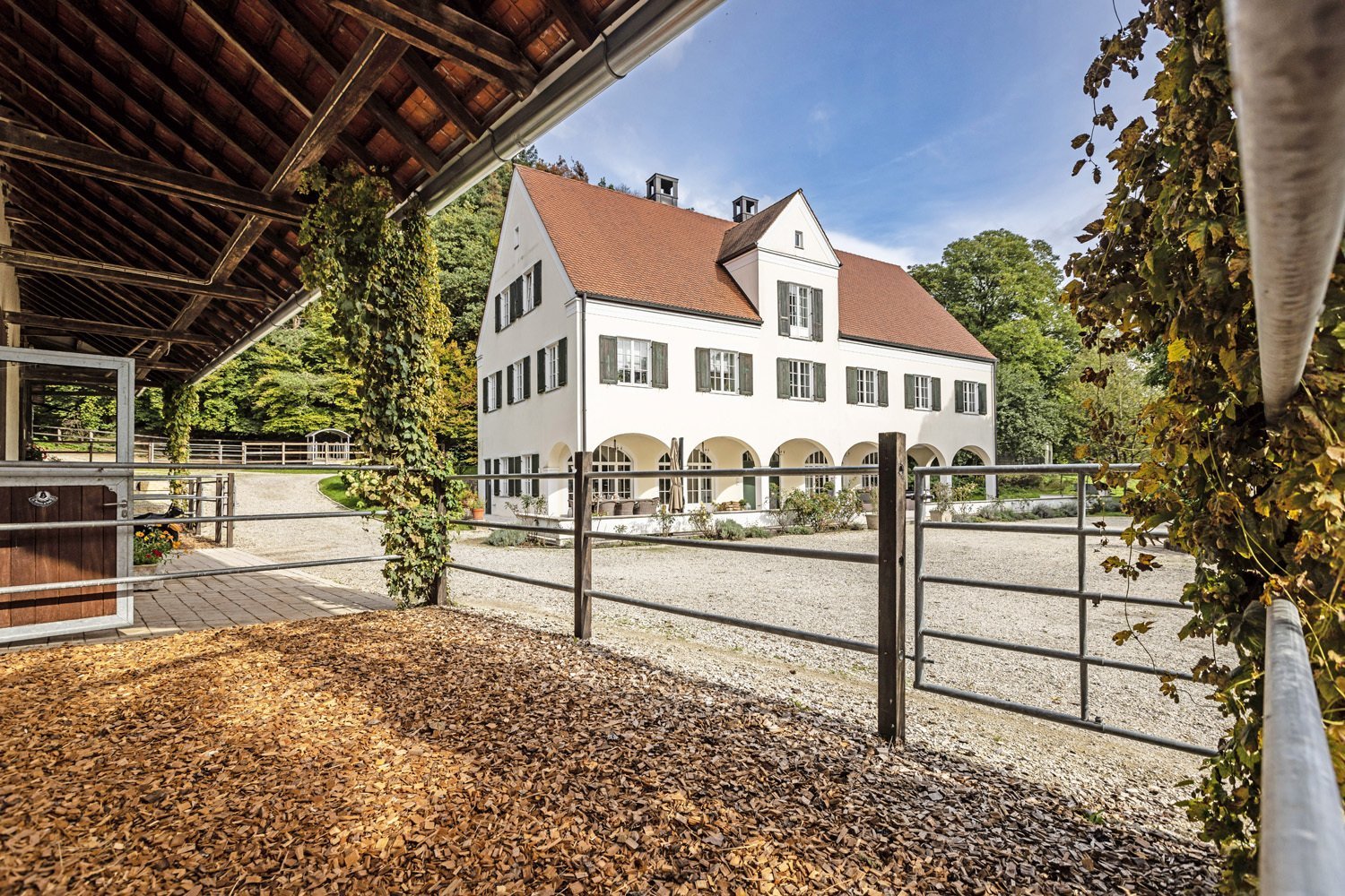 KB haus 2422 bayern, pfaffenhofen an der ilm, luxus landhaus mit pferdestall zu verkaufen
