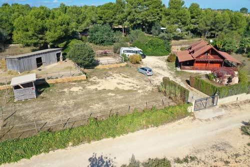 2531 España, Valencia, Montserrat, finca con cuadra de caballos en venta
