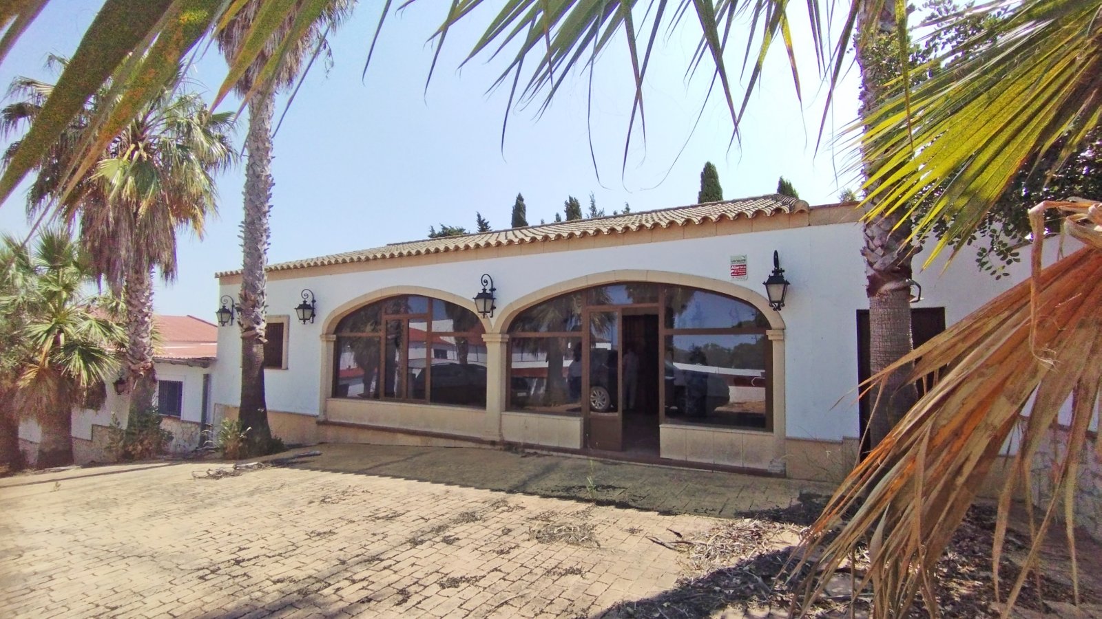 2536M Andalucía, Arcos de la Frontera, finca con almacenes, plaza de toros, casa y espacio para eventos en venta.