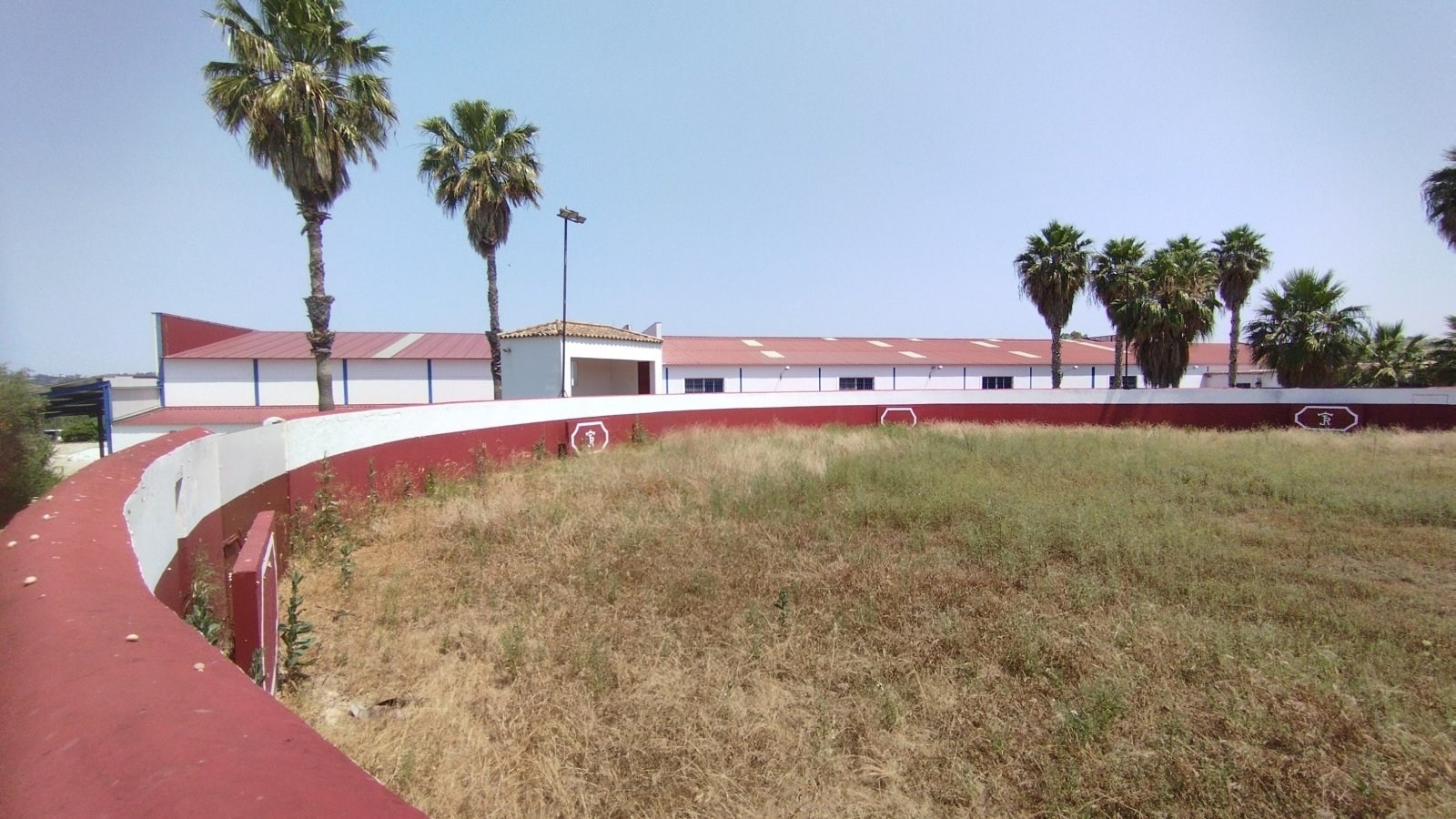2536M Andalucía, Arcos de la Frontera, finca con almacenes, plaza de toros, casa y espacio para eventos en venta.