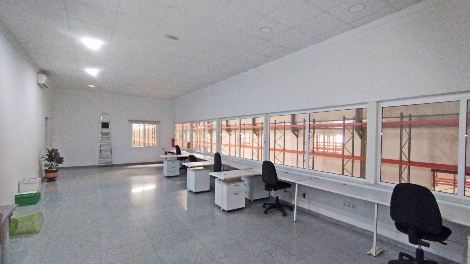 2536M Andalucía, Arcos de la Frontera, finca con almacenes, plaza de toros, casa y espacio para eventos en venta.
