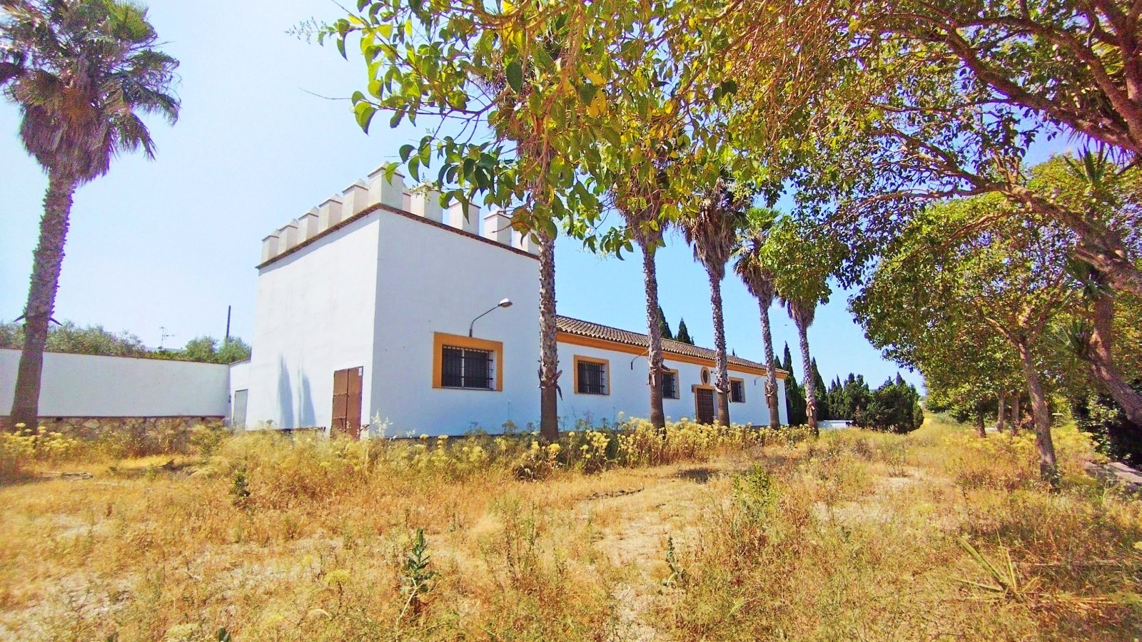 2536M Andalucía, Arcos de la Frontera, finca con almacenes, plaza de toros, casa y espacio para eventos en venta.