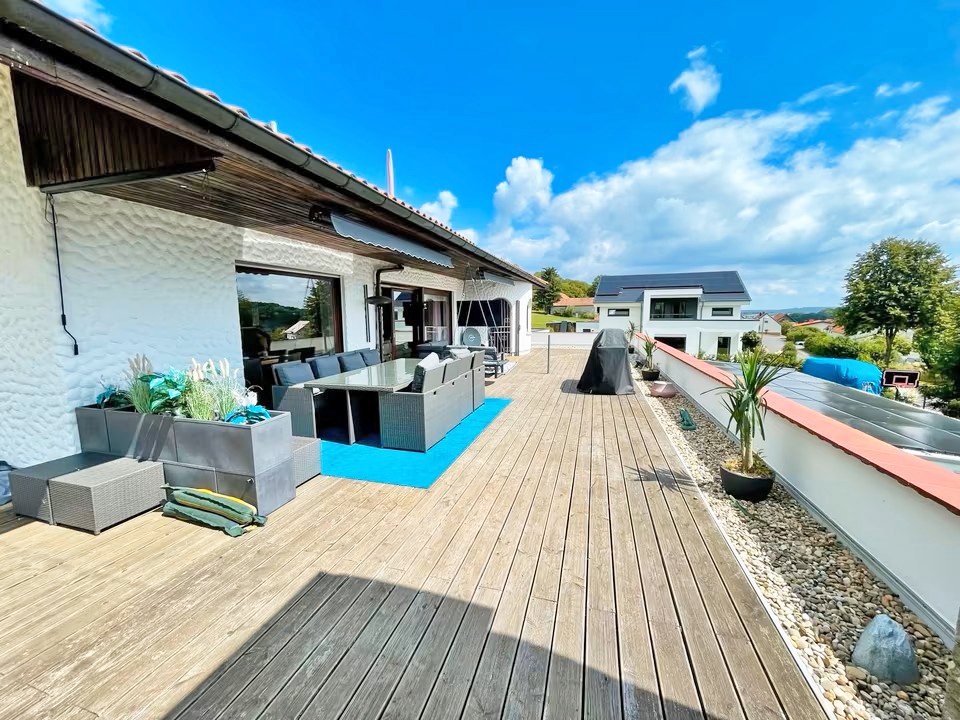 2601 East Hesse, distrito de Fulda, 36154 Hosenfeld, casa grande con apartamento anexo + cuadra en venta