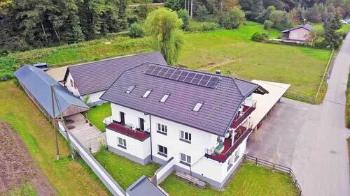2605 Austria, Carintia, Lago Klopein, casa multifamiliar con cuadra para caballos en venta