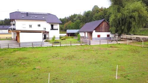 2605 Austria, Carintia, Lago Klopein, casa multifamiliar con cuadra para caballos en venta