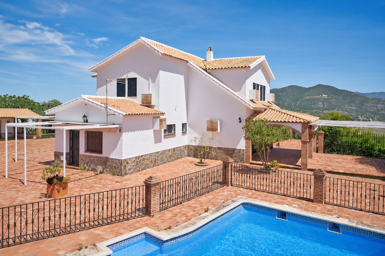 2614KN Andalucía, provincia de Cádiz, Olvera, finca, piscina, olivos en venta 2614KN Andalucía, provincia de Cádiz, Olvera, finca, piscina, olivos en venta