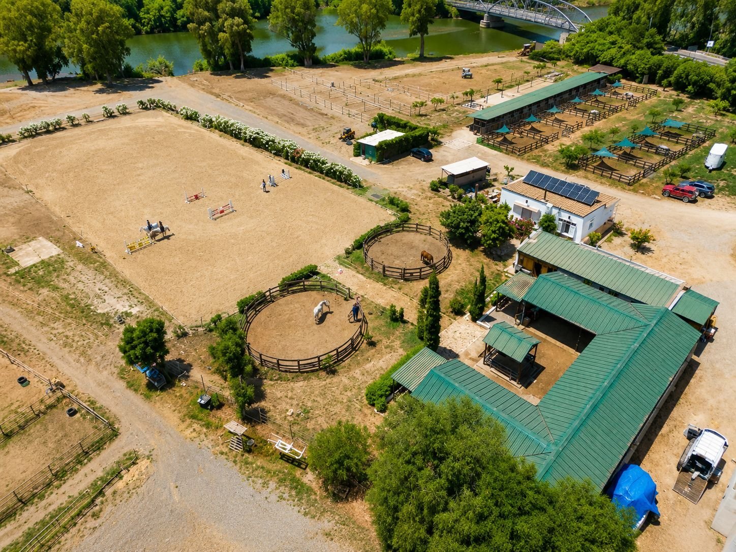 Sotogrande: Andalucia, Sotogrande, Costa del Sol, installaciones ecuestres, centro ecuestre en venta 